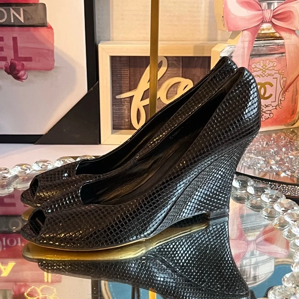 Tory Burch Jude Platform black, snake-embossed leather size 9.5